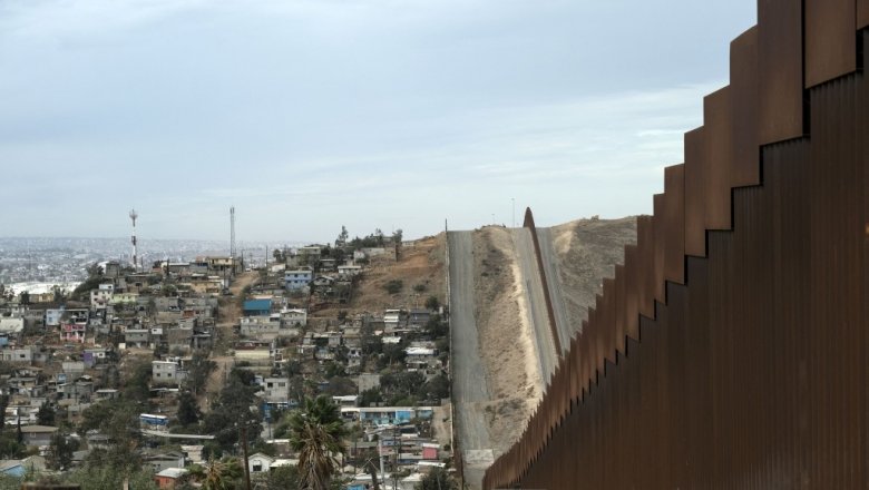 Байден закрыл проект по строительству стены между США и Мексикой