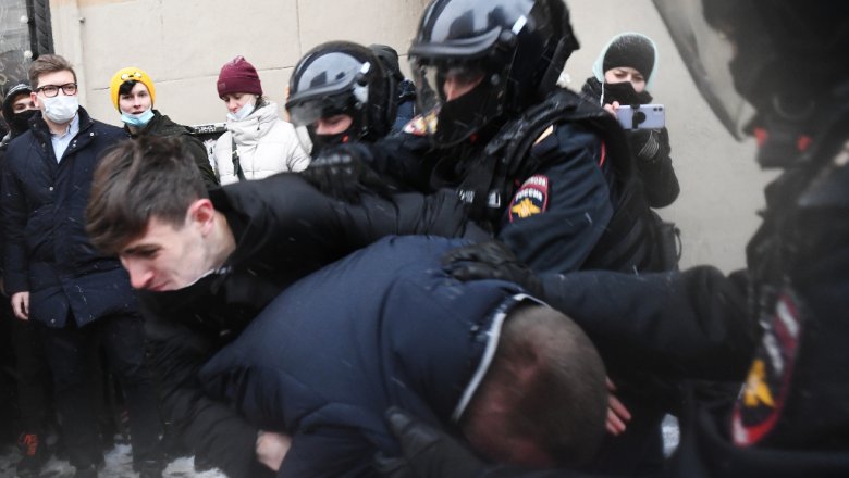 Госдума повысила штрафы за неповиновение правоохранителям на митингах