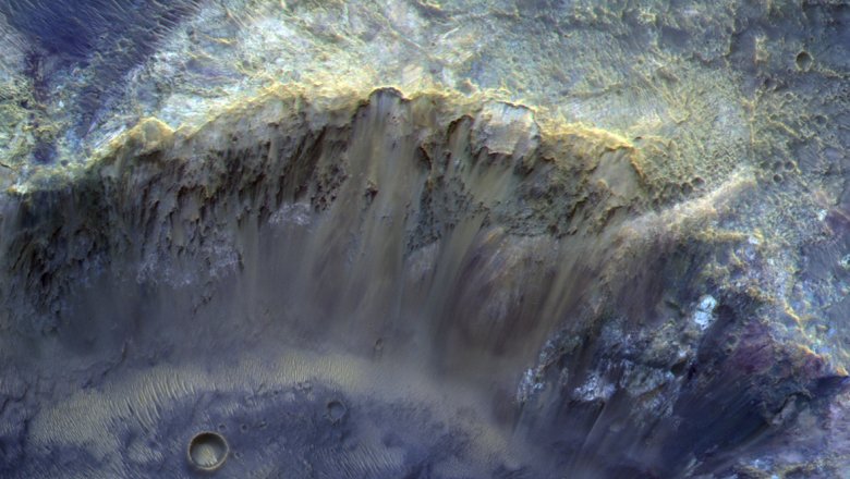 «Роскосмос» показал снимок марсианского кратера