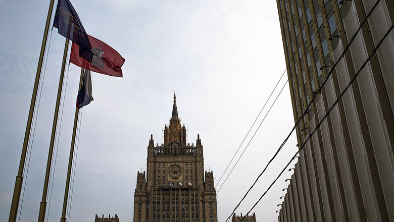 Россия высылает трех сотрудников посольств Швеции, Польши и Германии