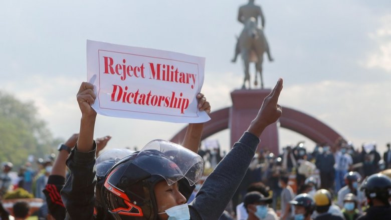 Военный путч в Мьянме: всеобщая забастовка и водометы против демонстрантов