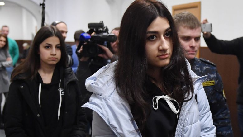 СК признал сестер Хачатурян потерпевшими по делу о насилии со стороны отца