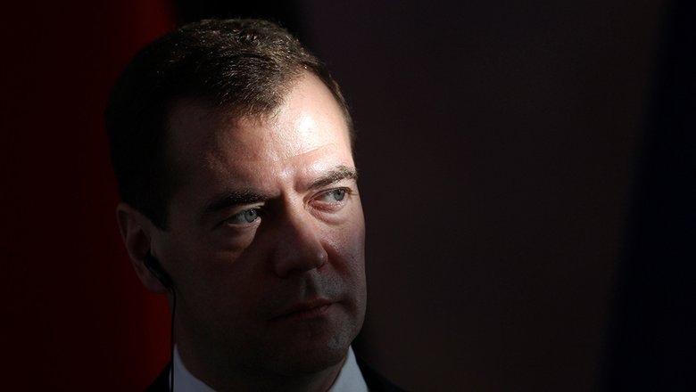 «Такого почти ни у кого нет». Медведев оценил роль Путина в росте зарплат россиян