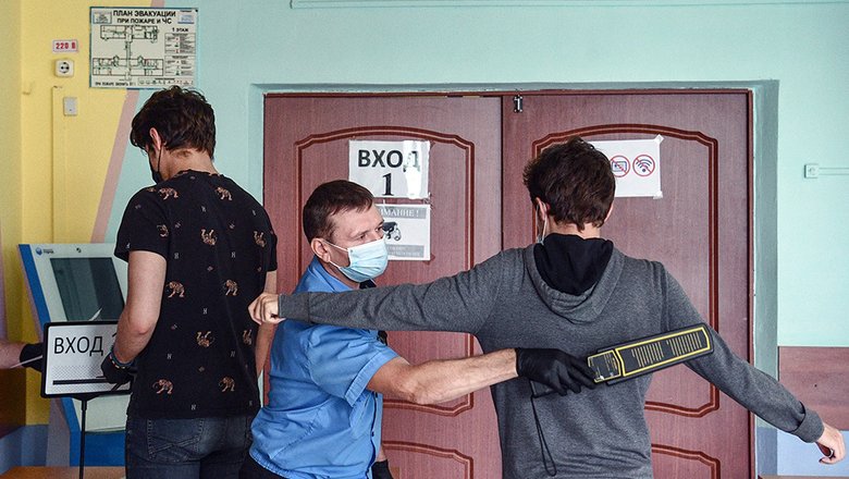 Последние звонки в российских школах пройдут с ограничениями из-за коронавируса