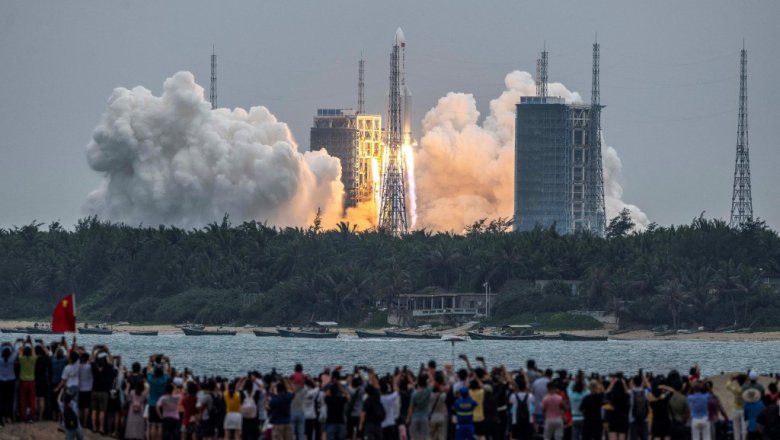 Рогозин назвал возможную дату падения на Землю неконтролируемой китайской ракеты