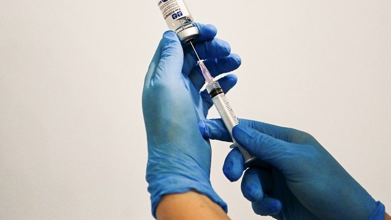 Котяков заявил, что работника, который не прошел вакцинацию, можно отстранить от работы