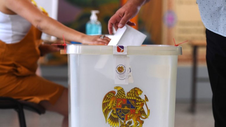 На парламентских выборах в Армении проголосовали почти 50% избирателей