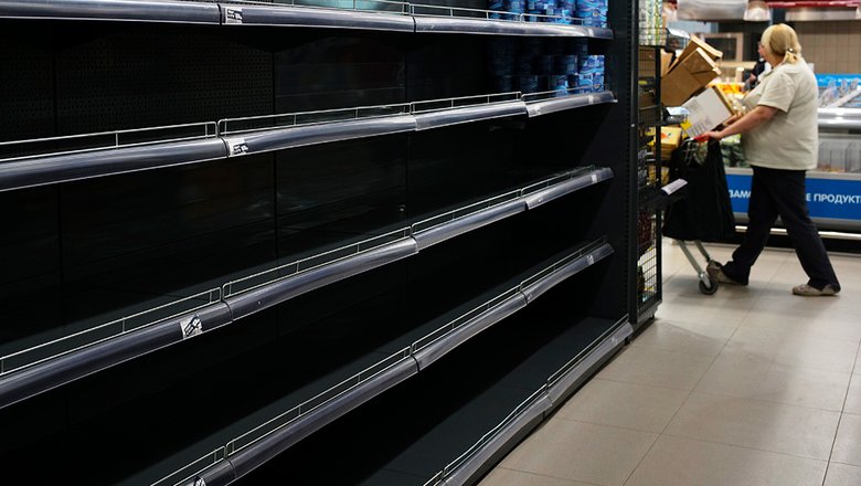 Мантуров исключил появление пустых полок в магазинах