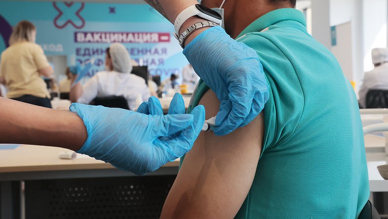 Стала известна самая дорогая и самая дешёвая российская вакцина от коронавируса