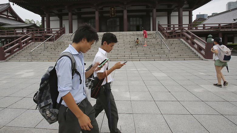 Форму китайских школьников оснастили чипами для слежения