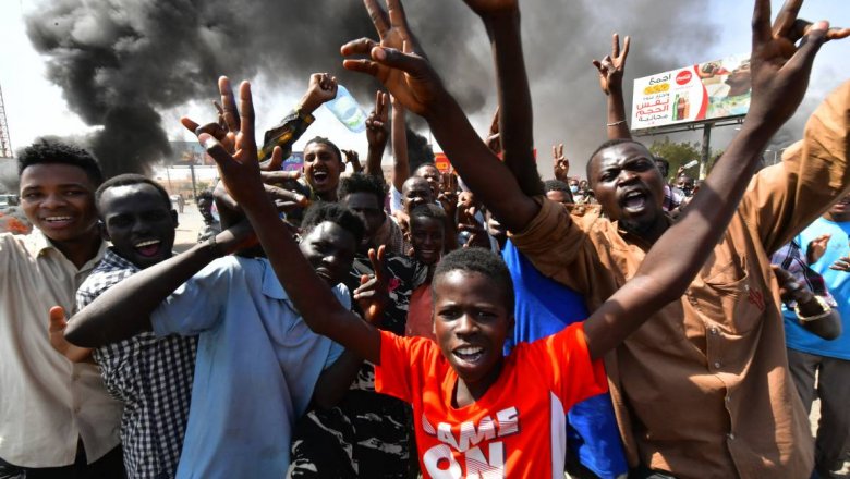 Международная «тройка» по Судану призвала военных освободить гражданские власти