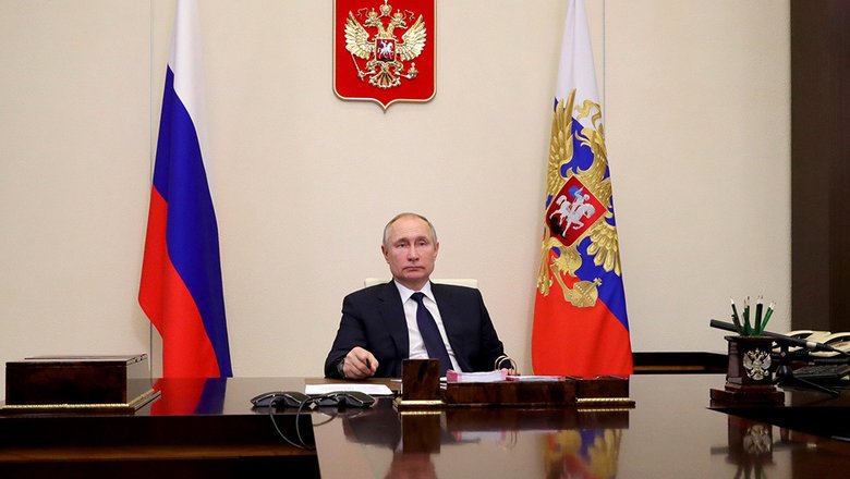 Путин поручил обеспечить работающим россиянам два выходных на вакцинацию