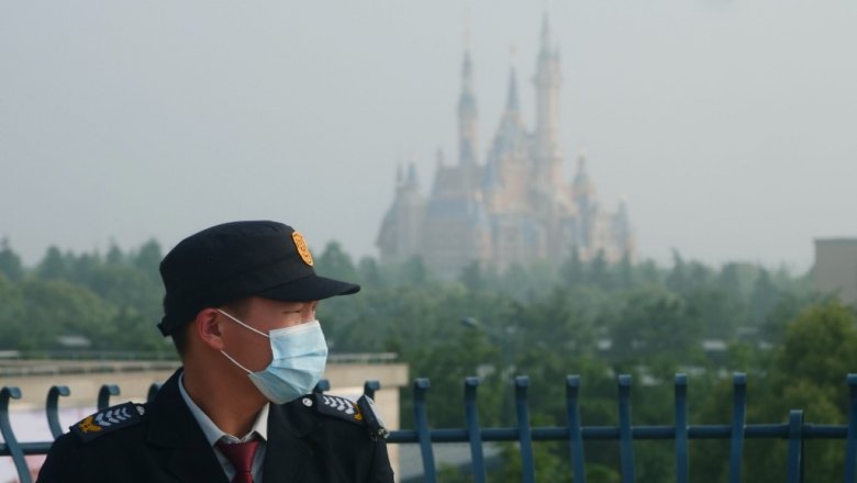 «Диснейленд» Шанхая закрыли после одного случая COVID-19