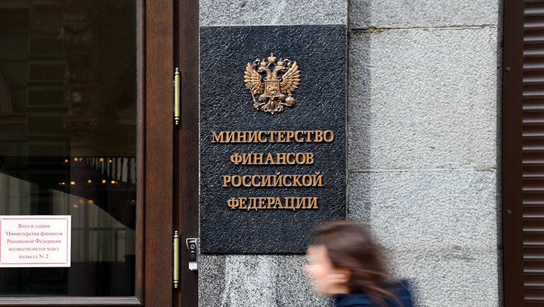 Минфин наращивает покупки валюты: эксперты оценили давление на рубль