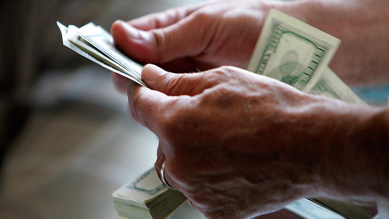 Минфин объявил о переходе к покупкам валюты впервые с начала года
