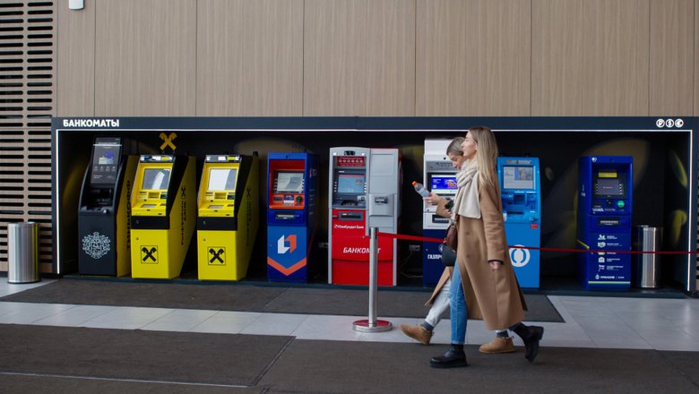 Почему банкоматы перестают принимать доллары и евро