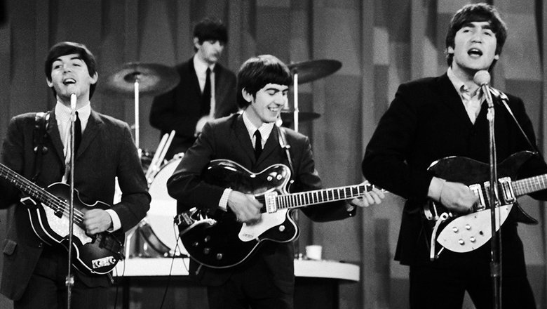 Последняя песня The Beatles возглавила британский хит-парад